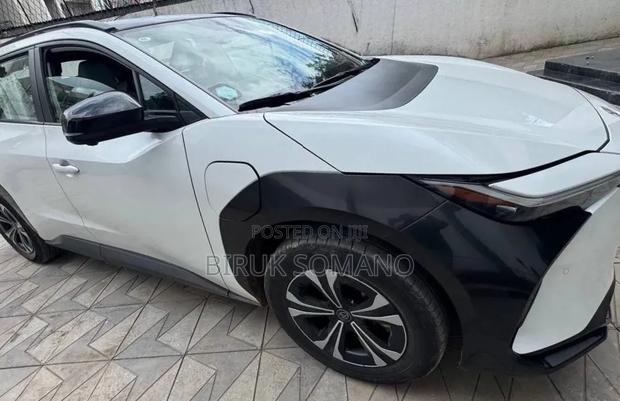 Toyota bZ4X 2023 Off white