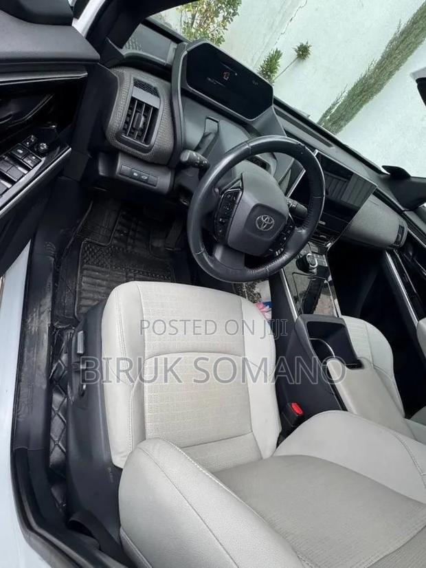 Toyota bZ4X 2023 Off white