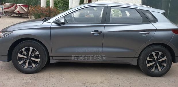 BYD E2 43 kWh 94 hp FWD 2024 Silver