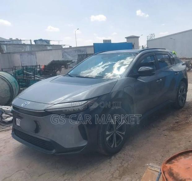 Toyota bZ4X 71.4 kWh AWD 2023 Gray