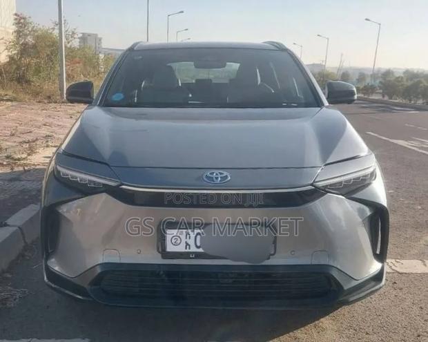 Toyota bZ4X 71.4 kWh AWD 2023 Gray