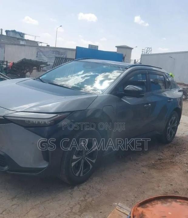 Toyota bZ4X 71.4 kWh AWD 2023 Gray