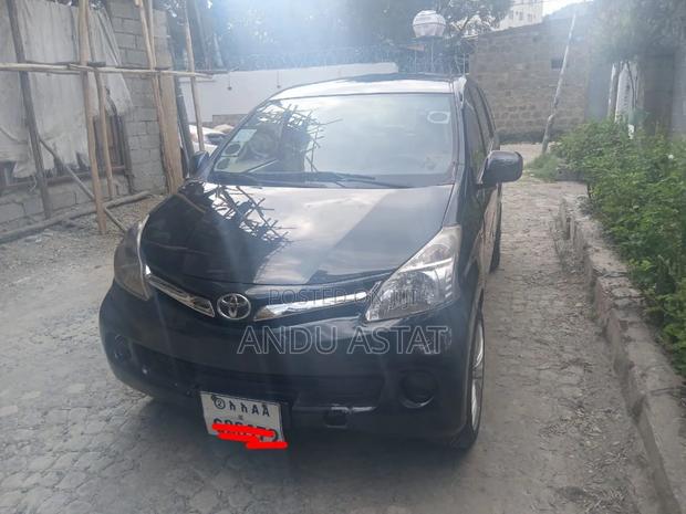 Toyota Avanza 2013 Yellow