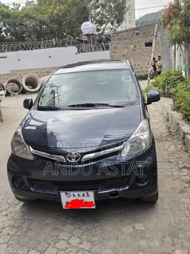 Toyota Avanza 2013 Yellow