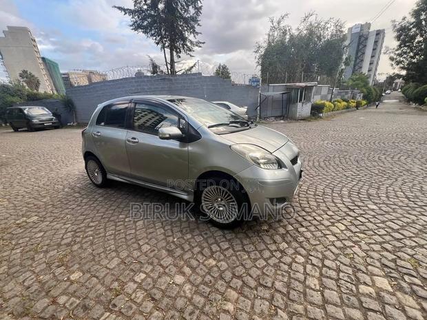 Toyota Yaris 2010 Gray
