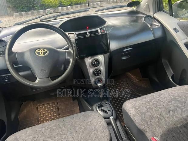 Toyota Yaris 2010 Gray