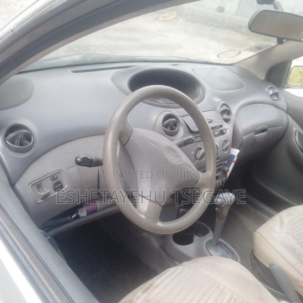 Toyota Vitz 2001 Silver