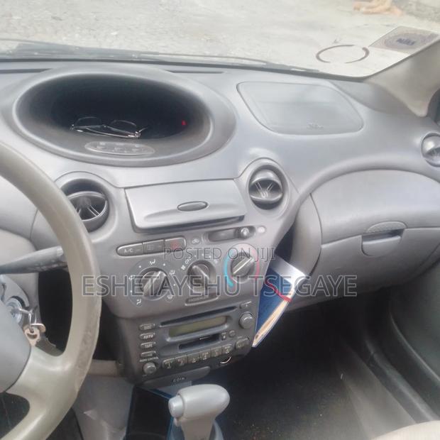 Toyota Vitz 2001 Silver