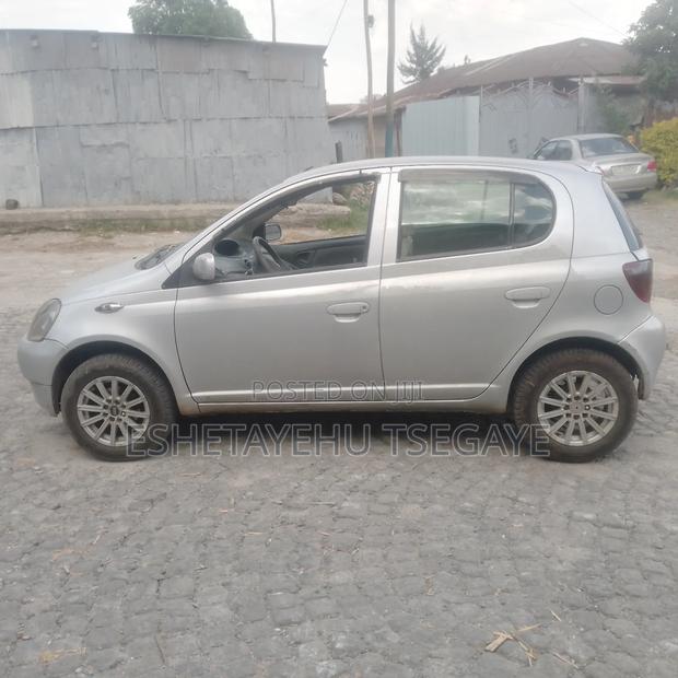 Toyota Vitz 2001 Silver