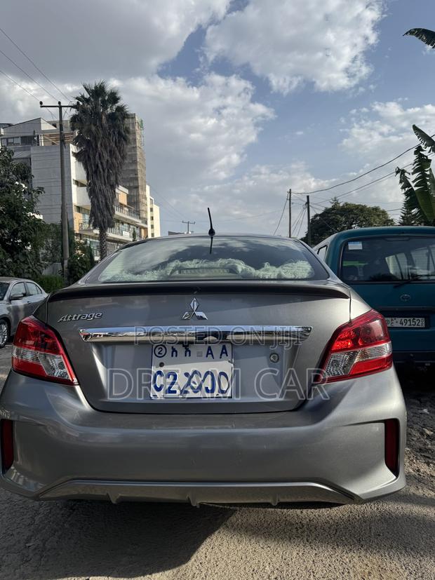 Mitsubishi Attrage 2021 Silver