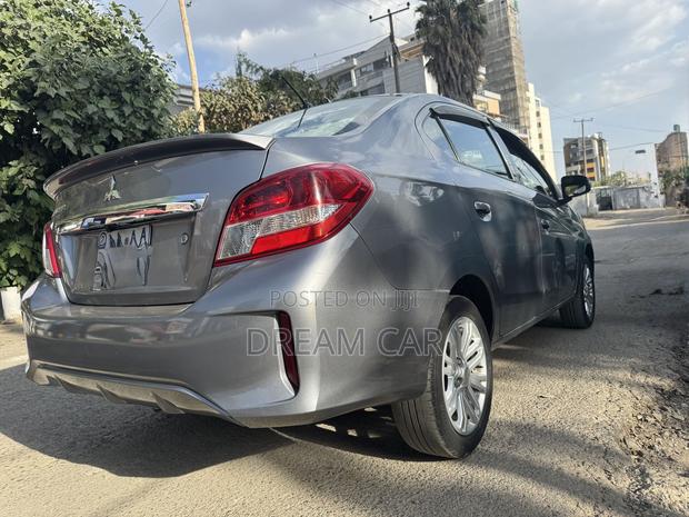 Mitsubishi Attrage 2021 Silver