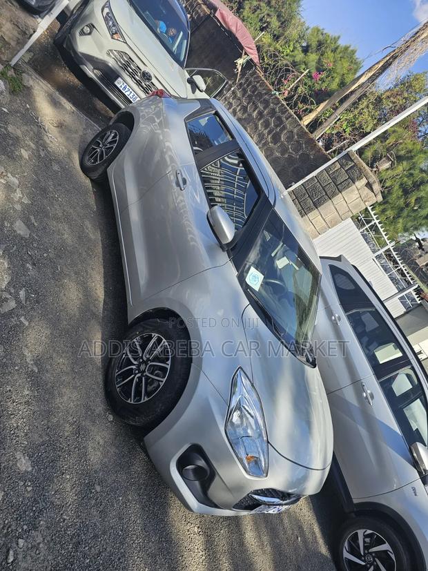 Suzuki Swift 2022 Silver
