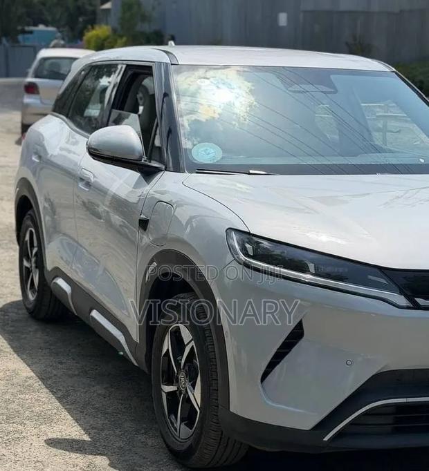 BYD Yuan Up 2025 Silver