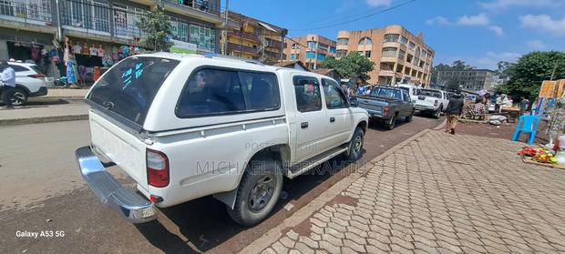 Toyota Hilux 2002 White