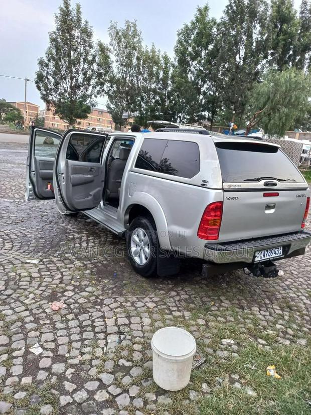 Toyota Hilux 2010 Silver