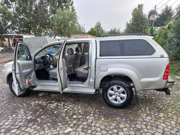 Toyota Hilux 2010 Silver