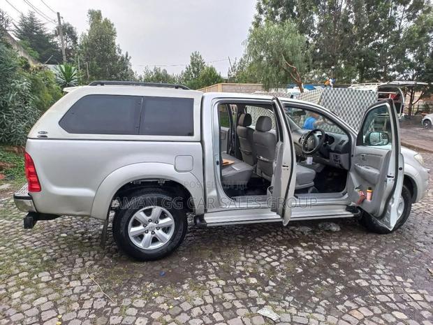 Toyota Hilux 2010 Silver