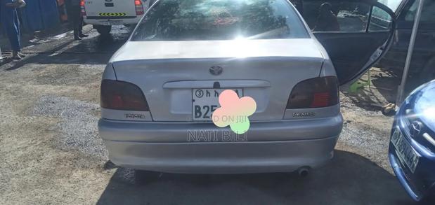 Toyota Avensis 1998 Silver