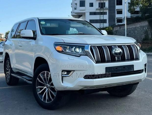 Toyota Land Cruiser 2018 White