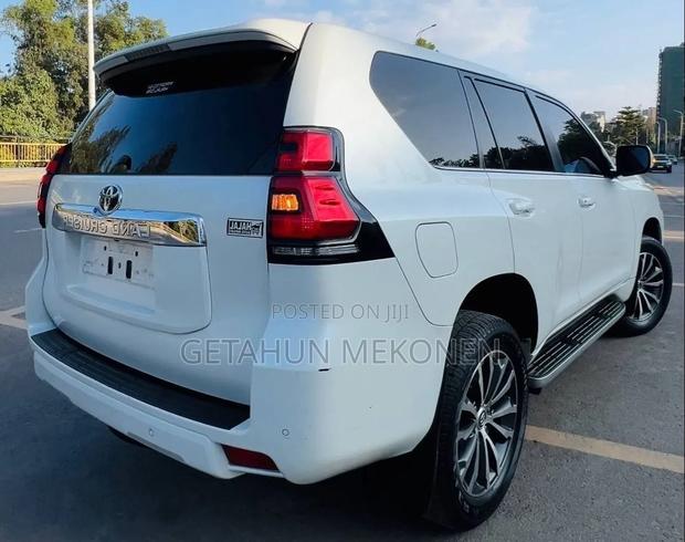 Toyota Land Cruiser 2018 White