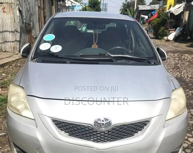 Toyota Belta 2010 Silver