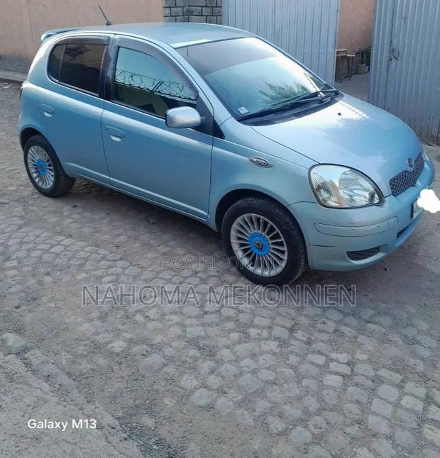 Toyota Vitz 2004 Blue