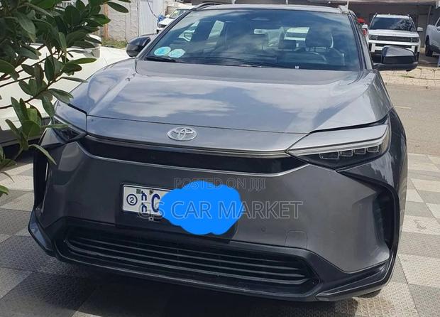 Toyota bZ4X 71.4 kWh FWD 2023 Gray