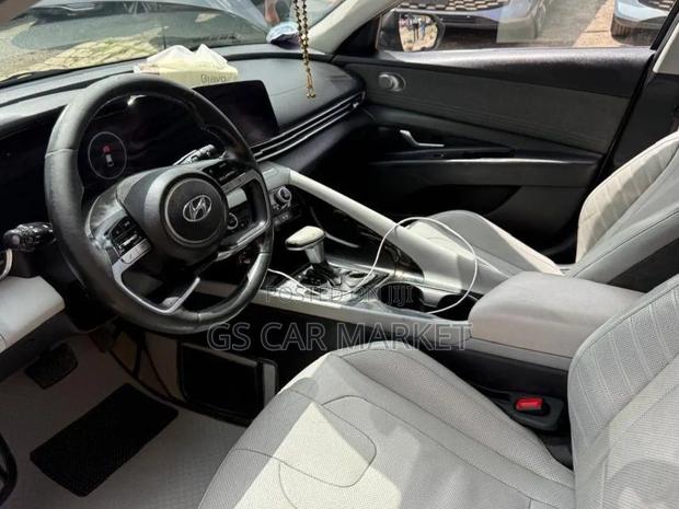 Hyundai Avante 2021 Gray