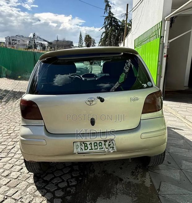 Toyota Vitz 2004 Gold