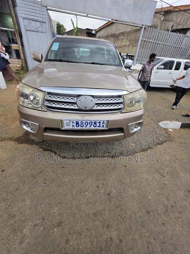 Toyota Fortuner 2010 Brown
