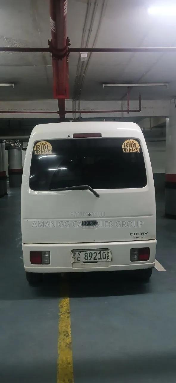Suzuki Every Wagon 2012 Ivory