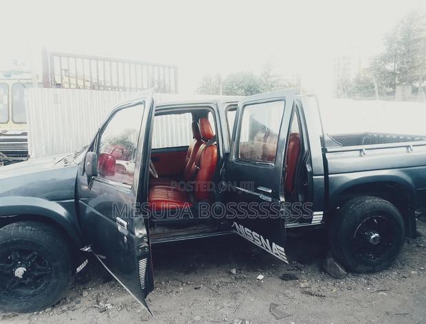 Nissan Pick-Up 1994 Gray