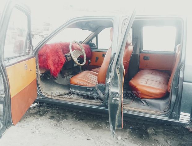 Nissan Pick-Up 1994 Gray