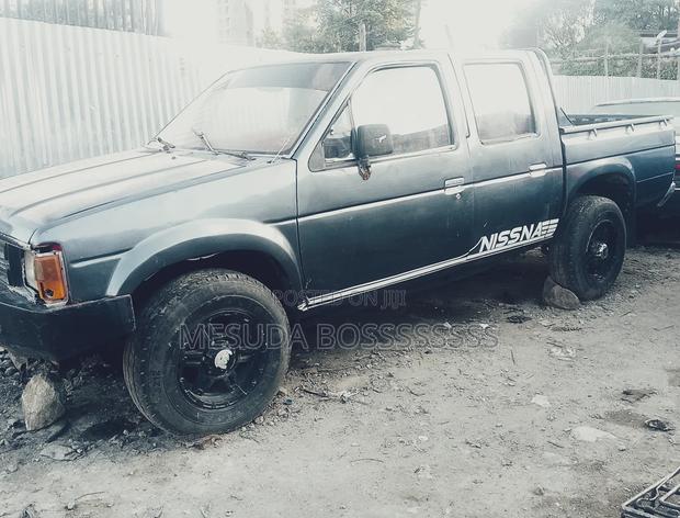 Nissan Pick-Up 1994 Gray