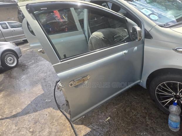 Toyota Vitz 2004 Beige