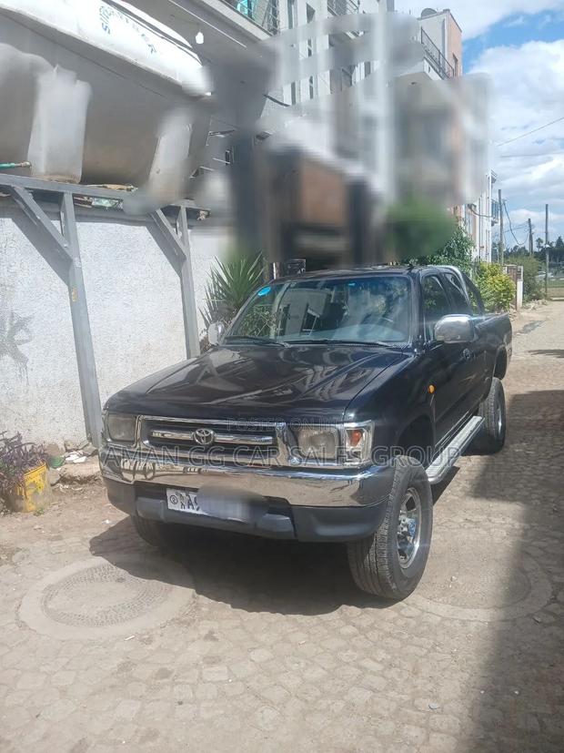 Toyota Hilux 2001 Blue