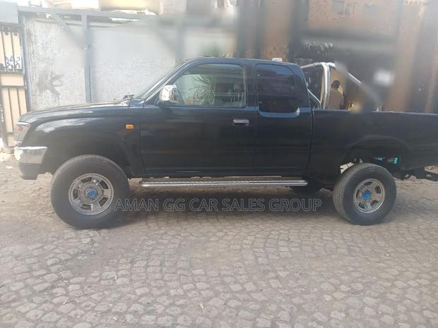 Toyota Hilux 2001 Blue