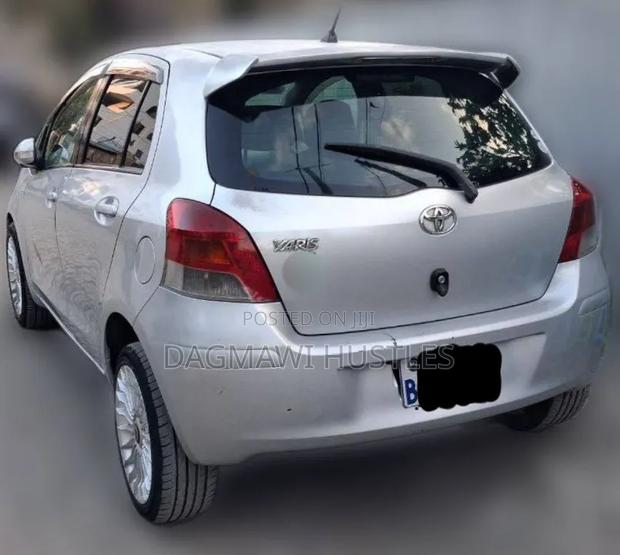 Toyota Yaris 2010 Silver
