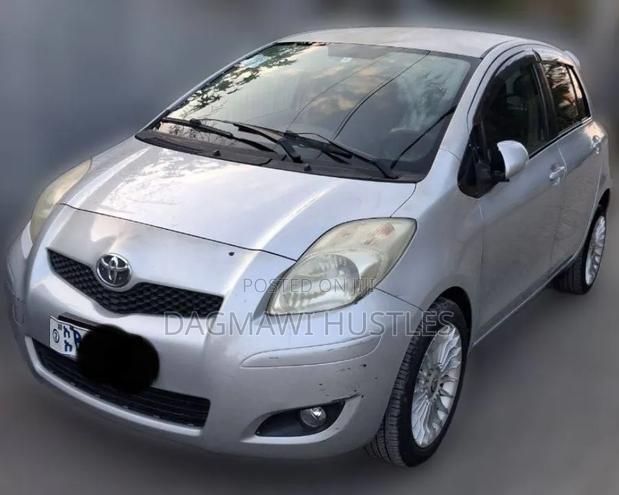 Toyota Yaris 2010 Silver