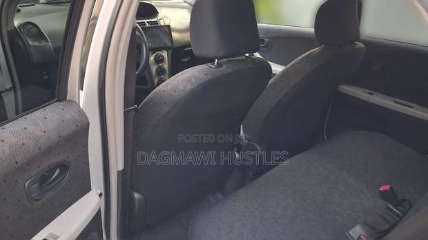 Toyota Yaris 2010 Silver