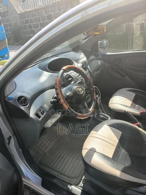 Toyota Vitz 2003 Silver