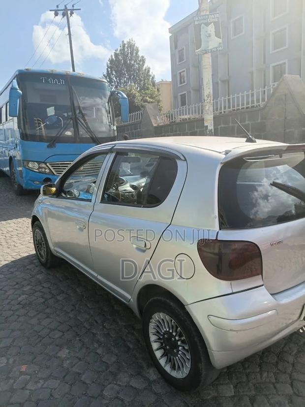 Toyota Vitz 2003 Silver