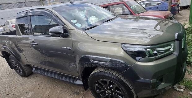 Toyota Hilux 2021 Green