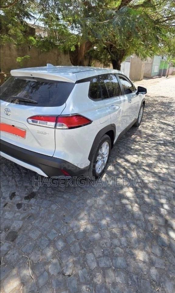 Toyota Corolla Cross Hybrid 2025 White