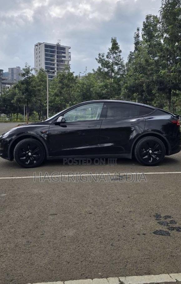 Tesla Model Y 2023 Black
