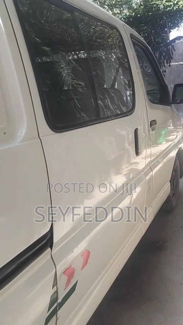 Toyota HiAce 2010 White