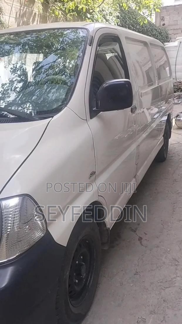 Toyota HiAce 2010 White