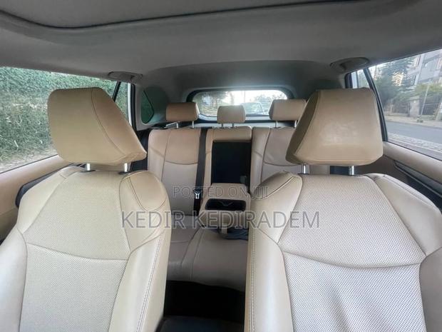 Toyota RAV4 2022 White