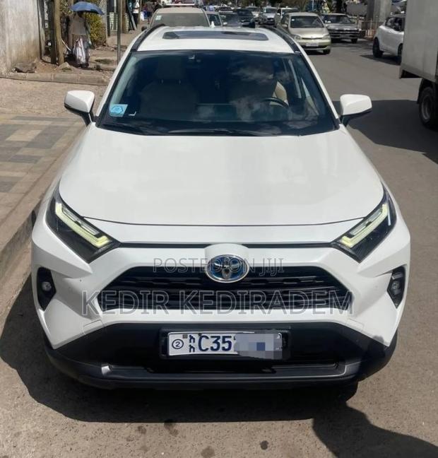 Toyota RAV4 2022 White