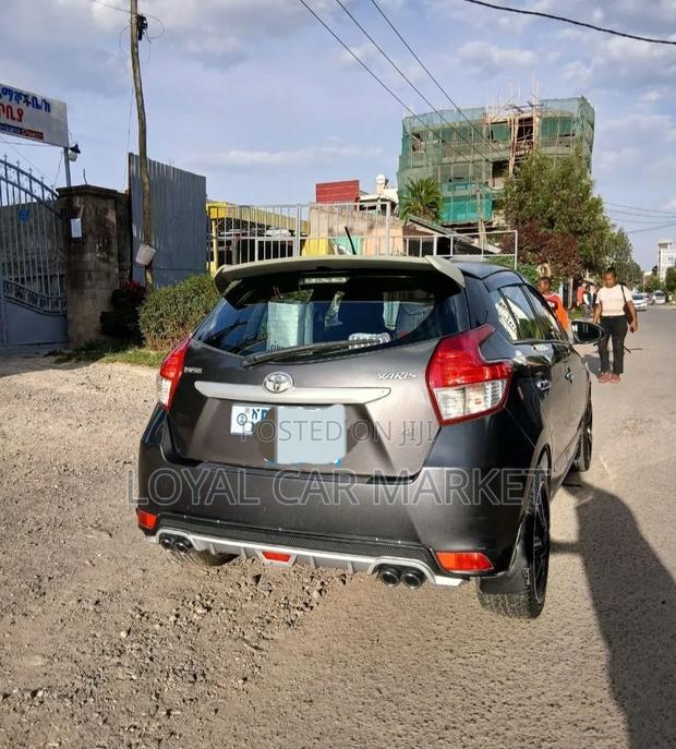 Toyota Yaris 2016 Gray